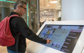 Enhancing wayfinding through digital signage